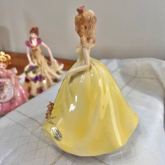 Vintage Josef Originals DAY OF WINE and Roses Music Box Figurine, - Picture 8 of 10